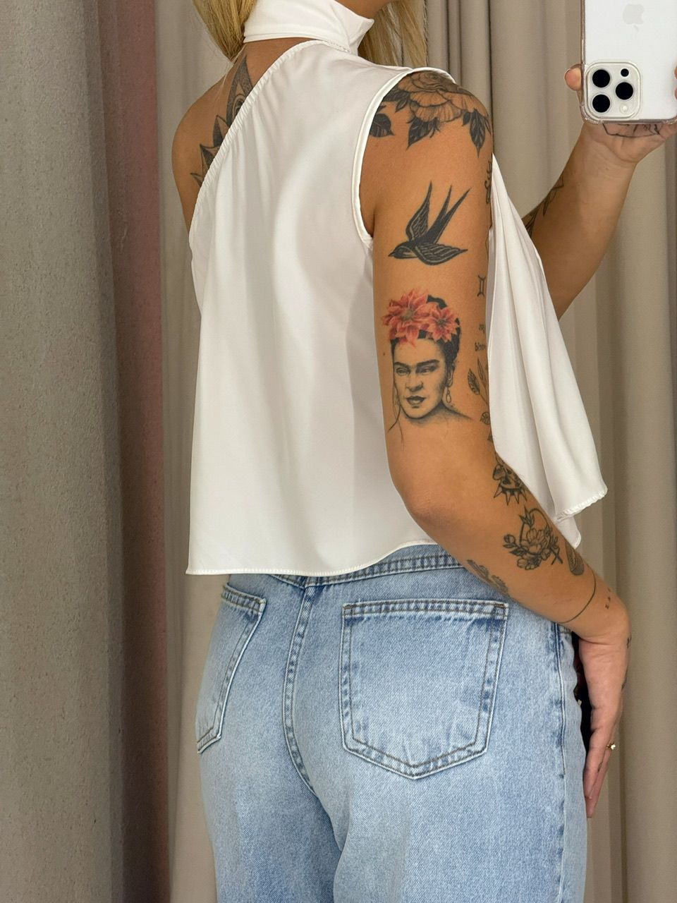 BLUSA ZOE GOLA ASSIMÉTRICA off