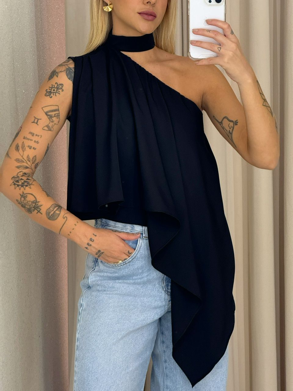 BLUSA ZOE GOLA ASSIMÉTRICA Preta