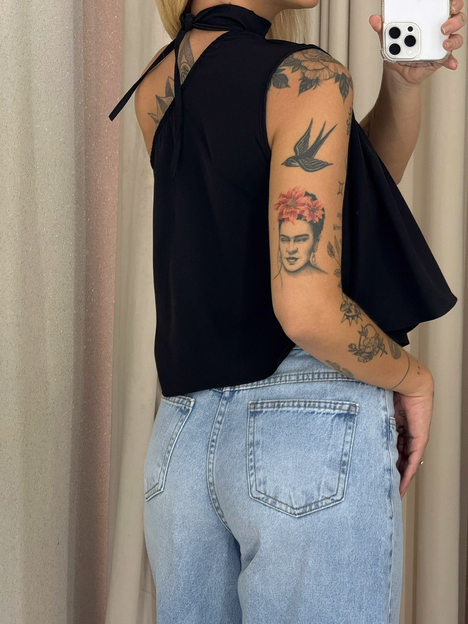 BLUSA ZOE GOLA ASSIMÉTRICA Preta