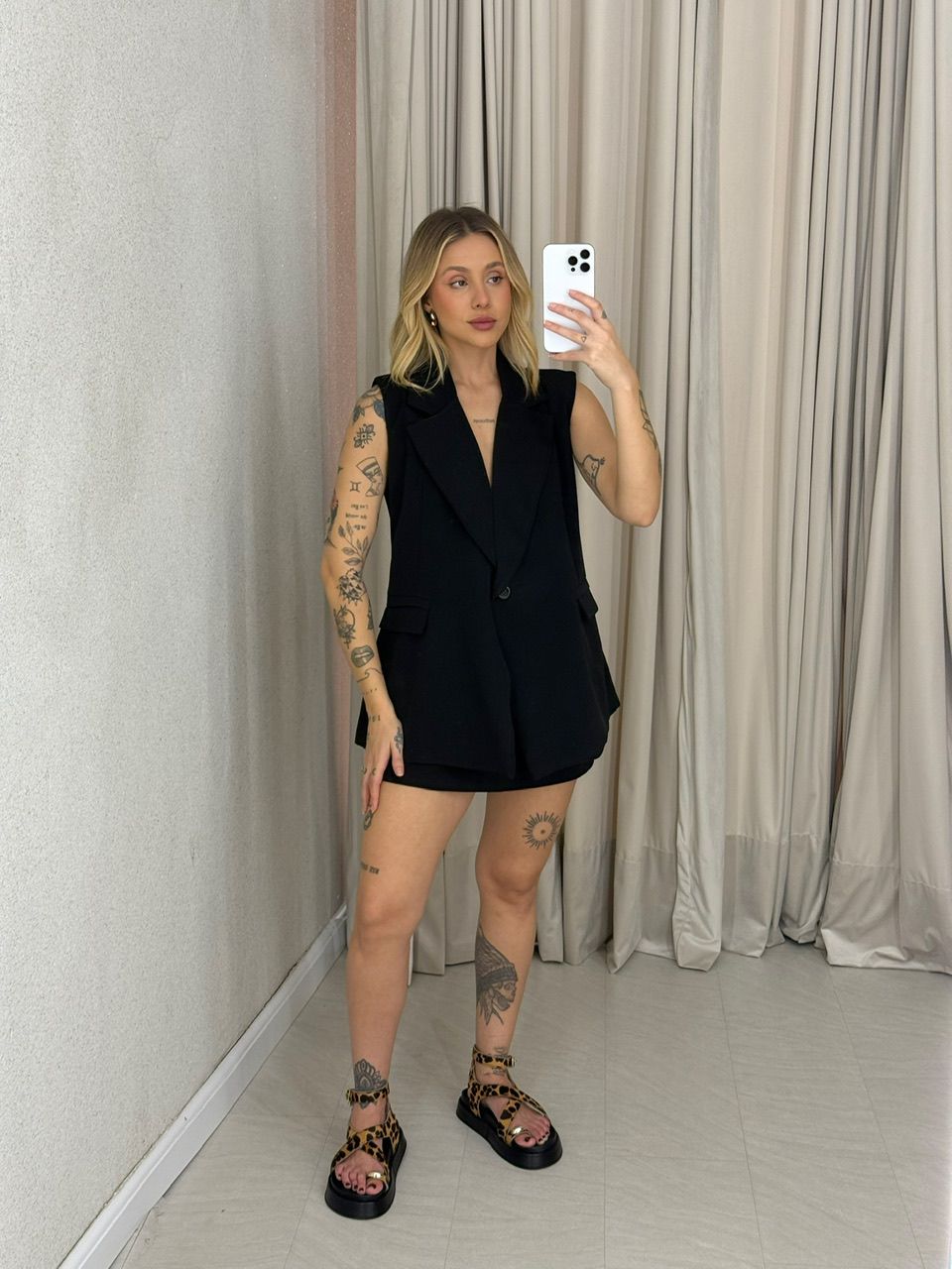 CONJUNTO IVANA SHORT SAIA PRETO