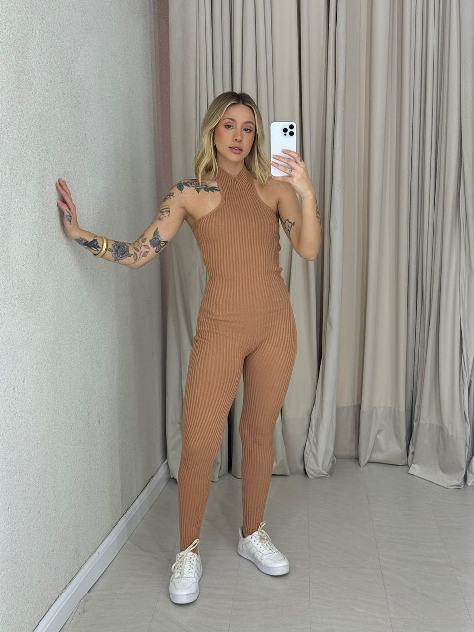 MACACÃO PALOMA FRENTE ÚNICA NUDE