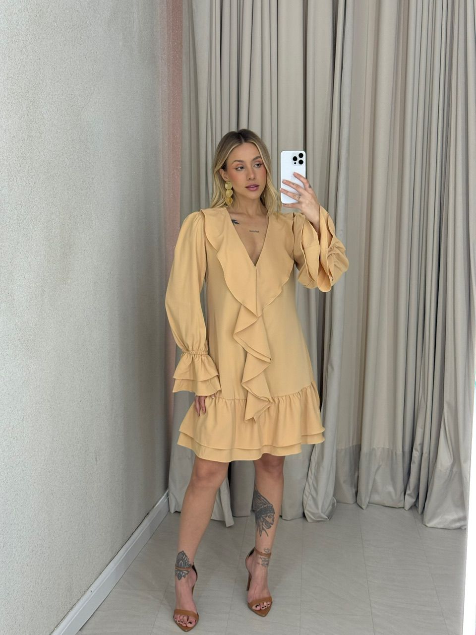 VESTIDO CELIANE BABADOS NUDE