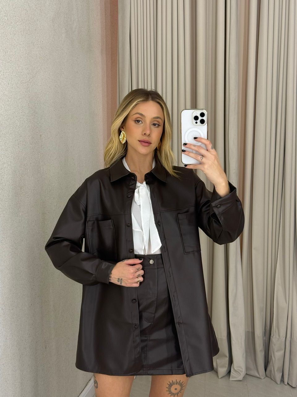 CAMISA DAFNE COURO FAKE MARROM