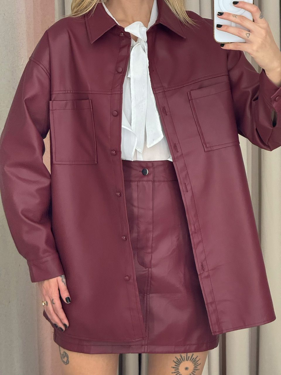 CAMISA DAFNE COURO FAKE VINHO
