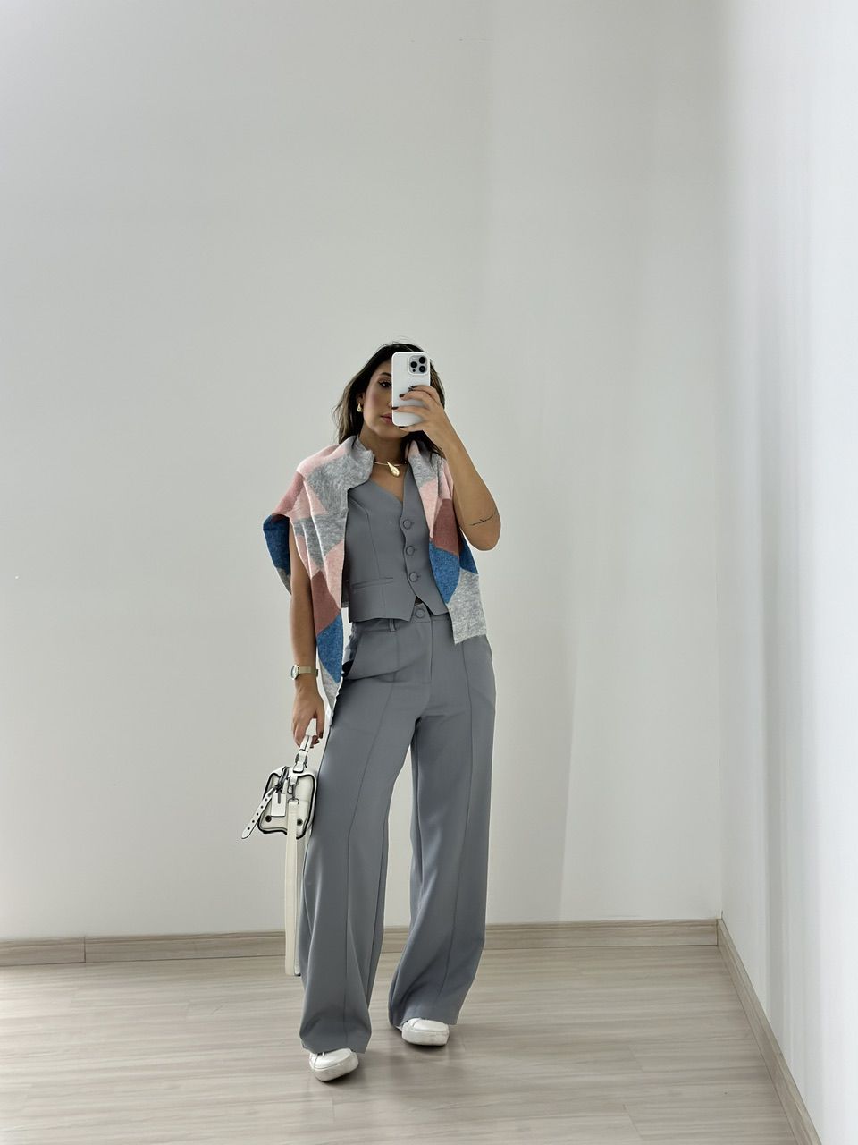 CONJUNTO COLETE COM CALÇA CINZA