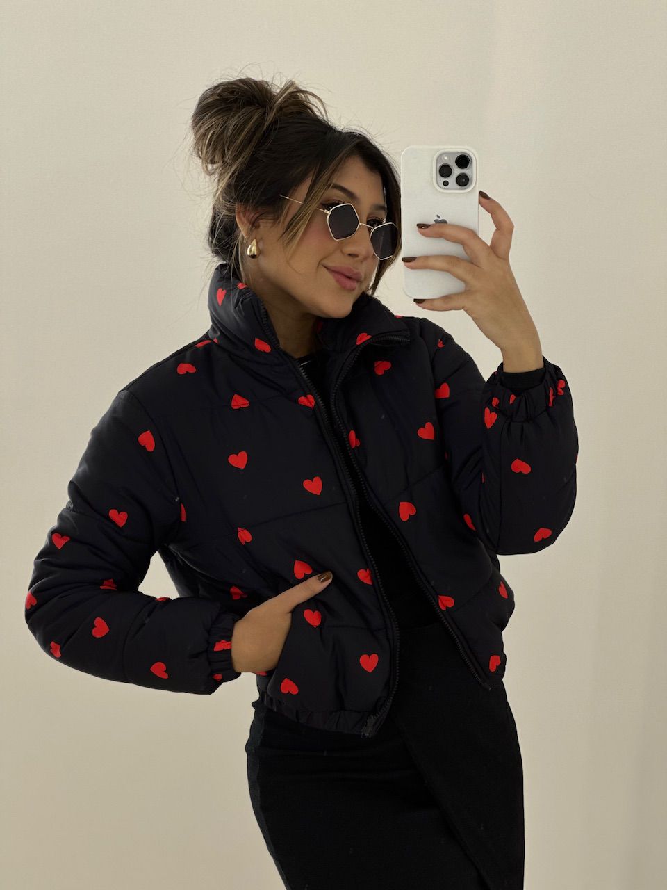 PUFFER CORAÇÕES PRETA