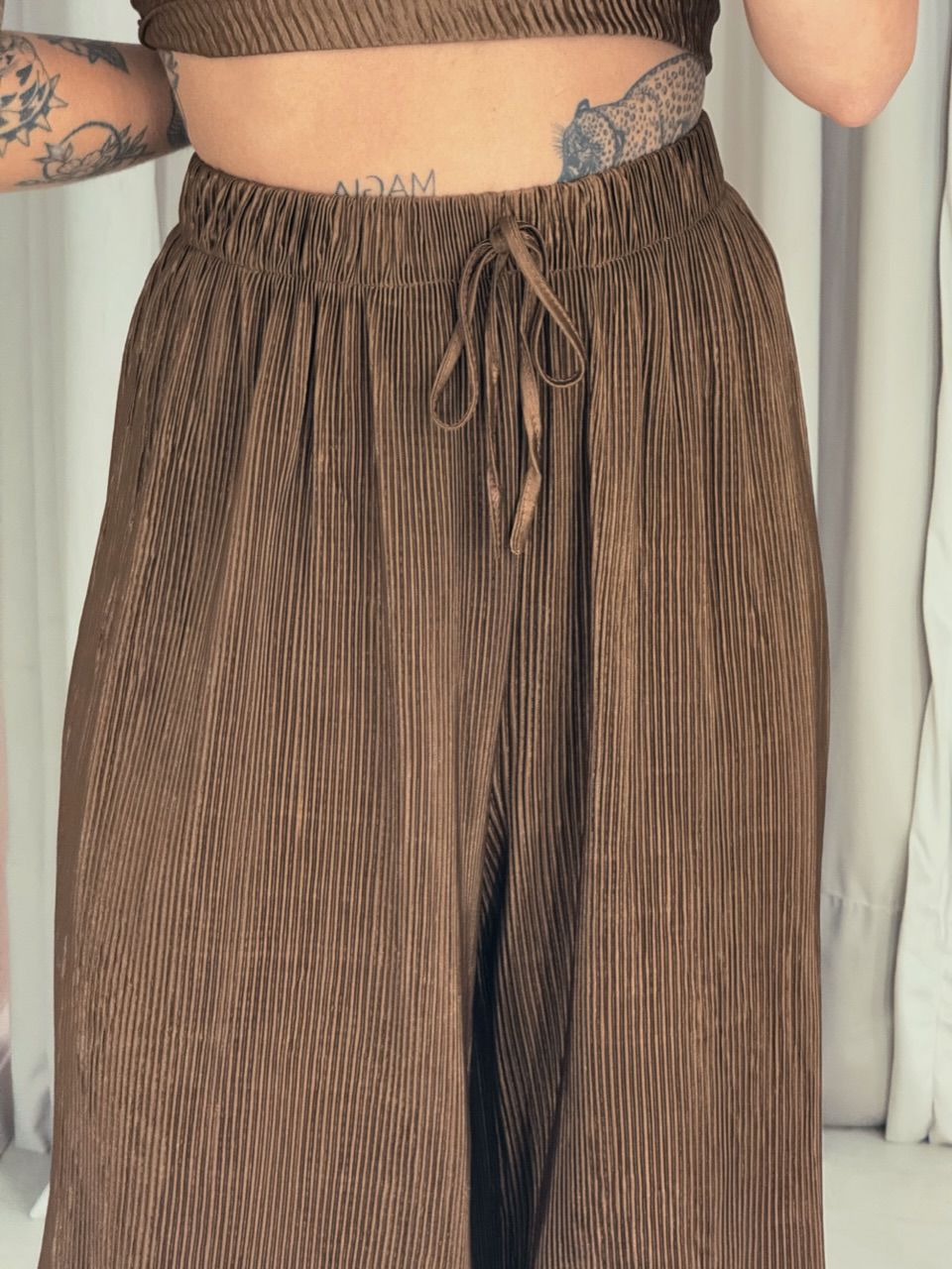CONJUNTO ESTHER PLISSADO MARROM