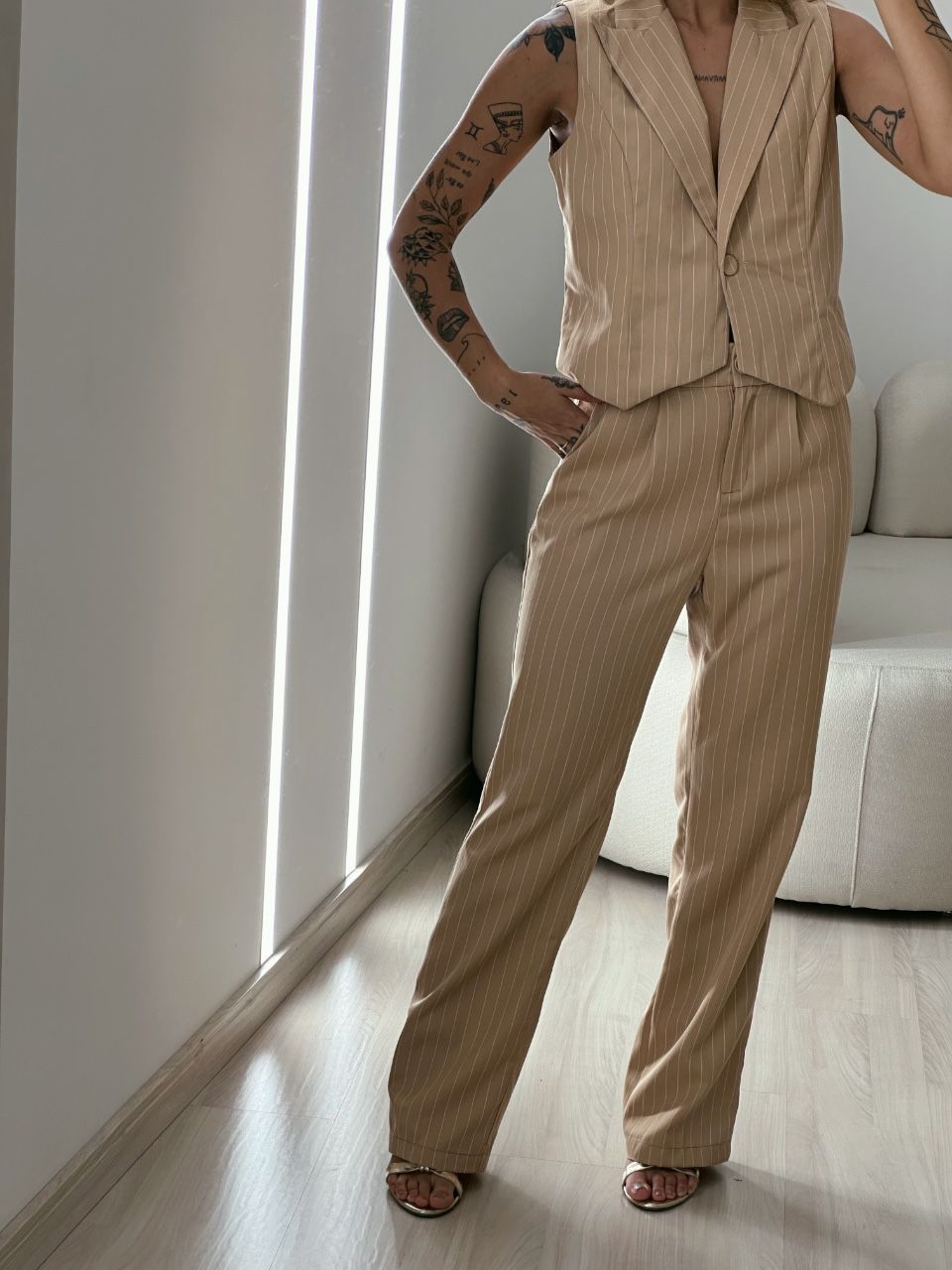 CONJUNTO ISA COLETE CALÇA NUDE