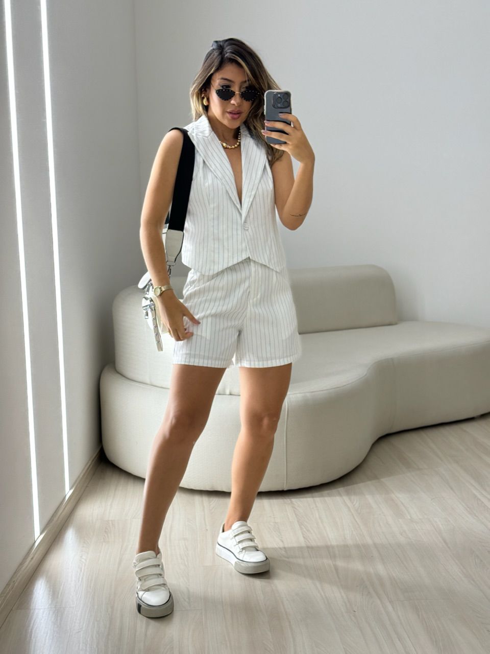 CONJUNTO LISTRADO COLETE SHORT BRANCO - 0049470098 - CAROLLA FERRARO