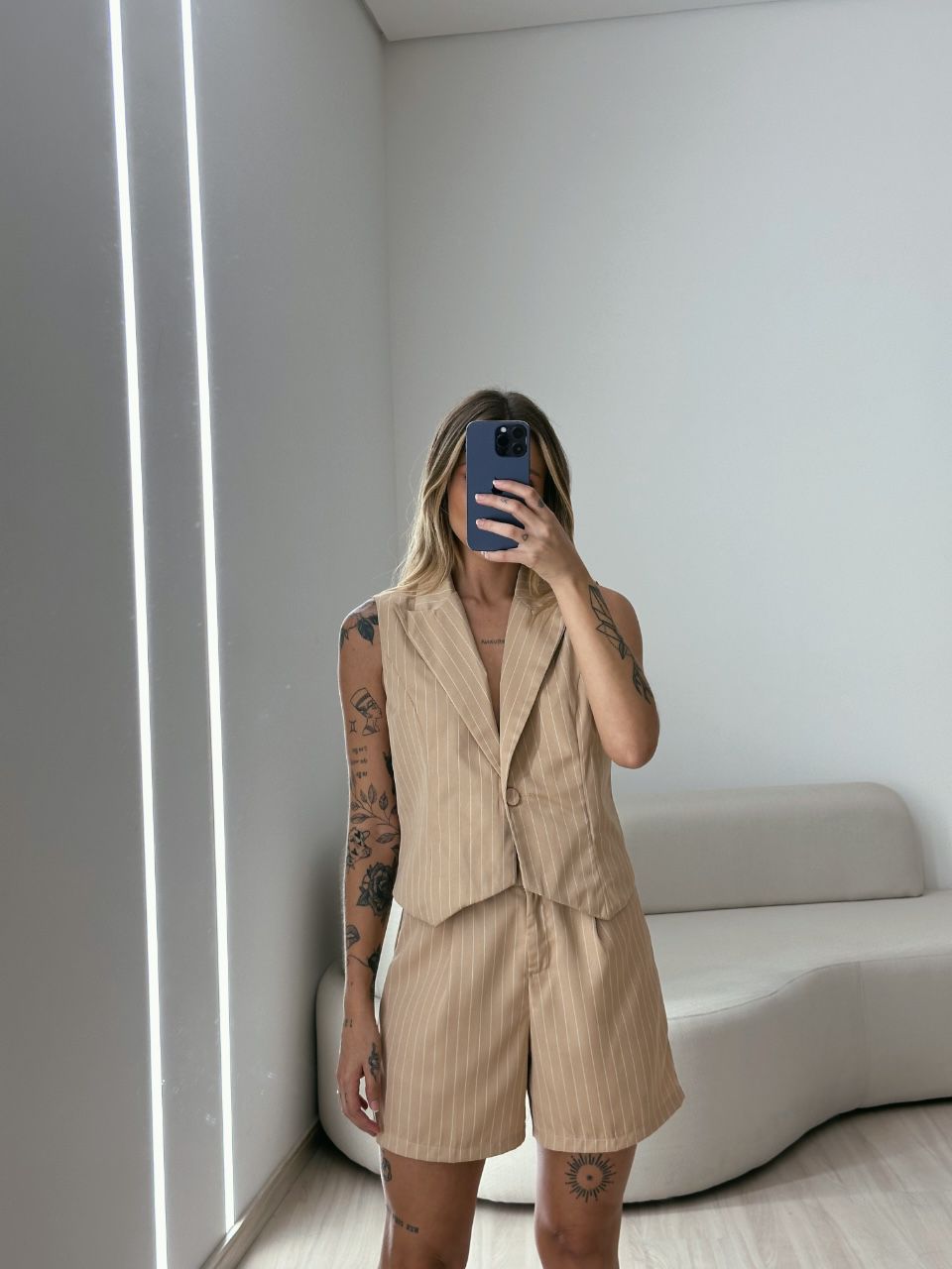 CONJUNTO LISTRADO COLETE SHORT NUDE