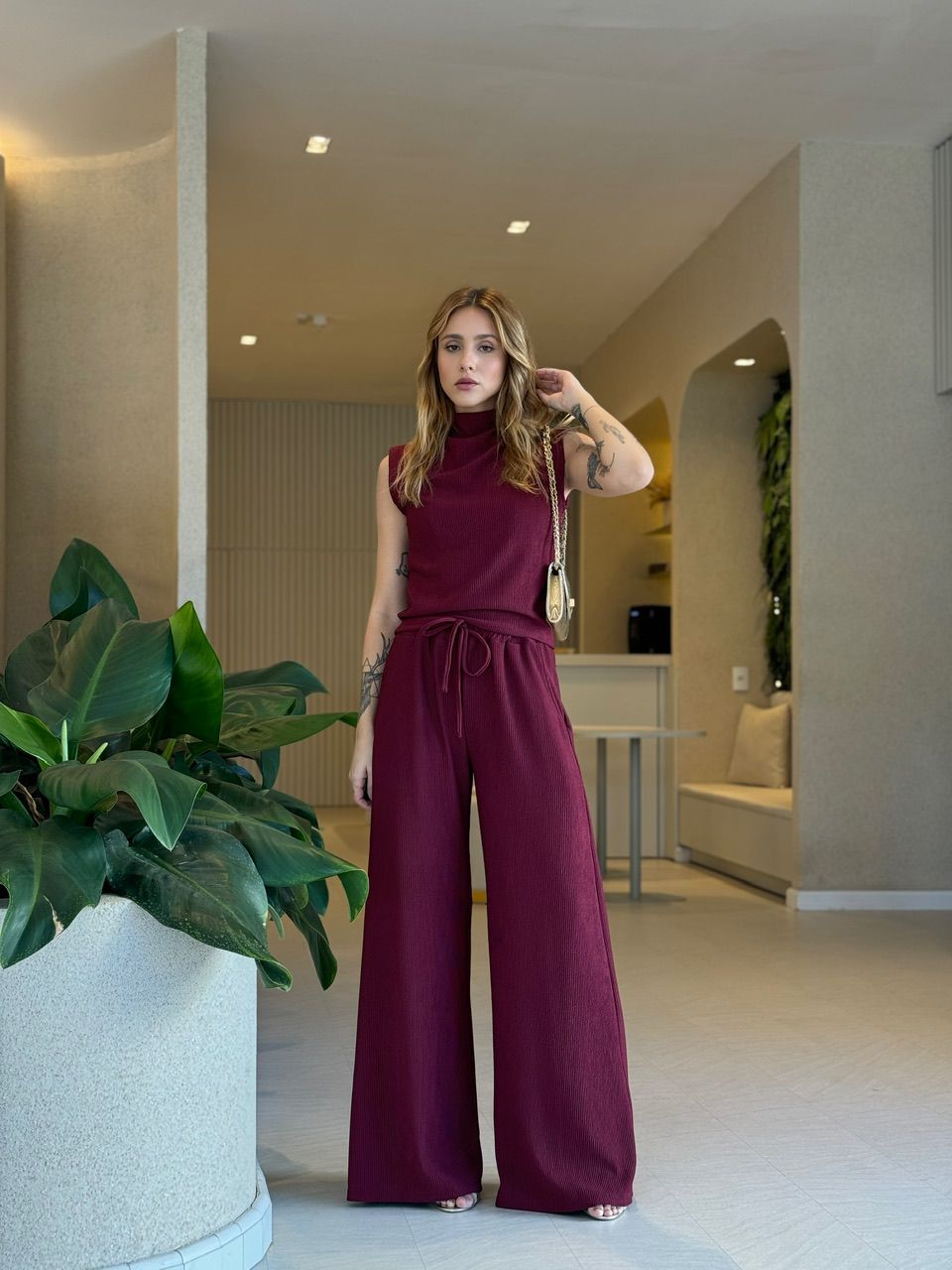 CONJUNTO VALÉRIA ANARRUGA CHERRY RED