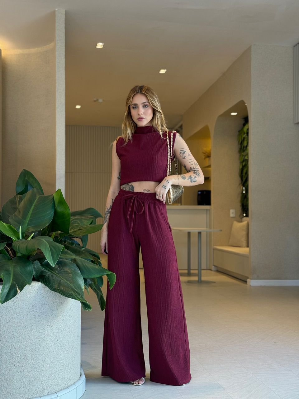 CONJUNTO VALÉRIA ANARRUGA CHERRY RED
