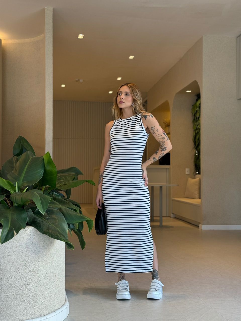 VESTIDO ANA VITÓRIA LISTRADO OFF LISTRA FINA - 005... - CAROLLA FERRARO