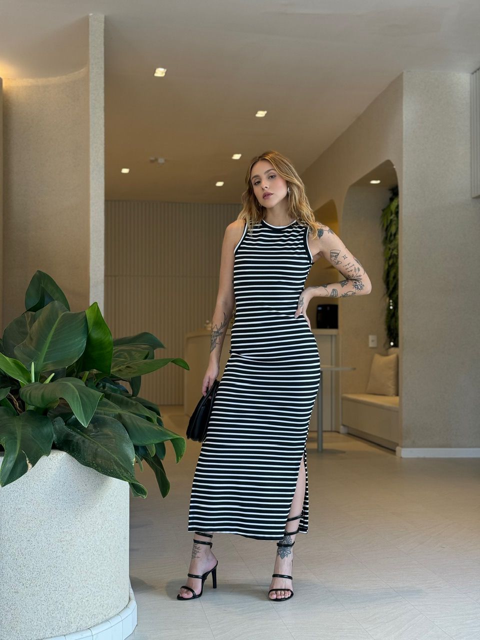 VESTIDO ANA VITÓRIA LISTRADO PRETO LISTRA FINA
