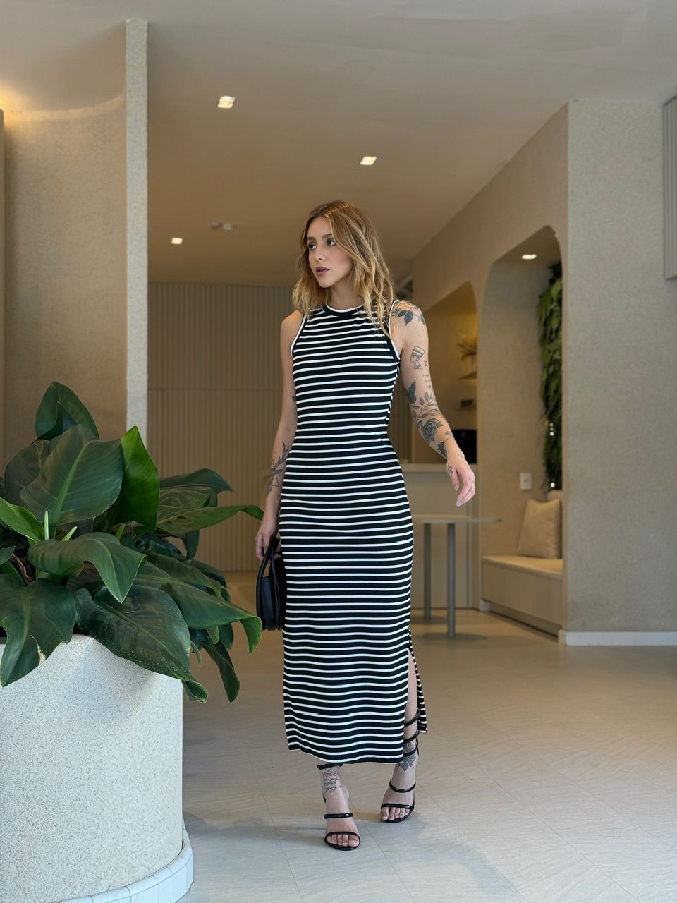 VESTIDO ANA VITÓRIA LISTRADO PRETO LISTRA FINA
