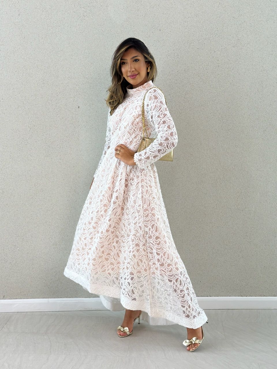 VESTIDO MANGA RENDA OFF/ NUDE