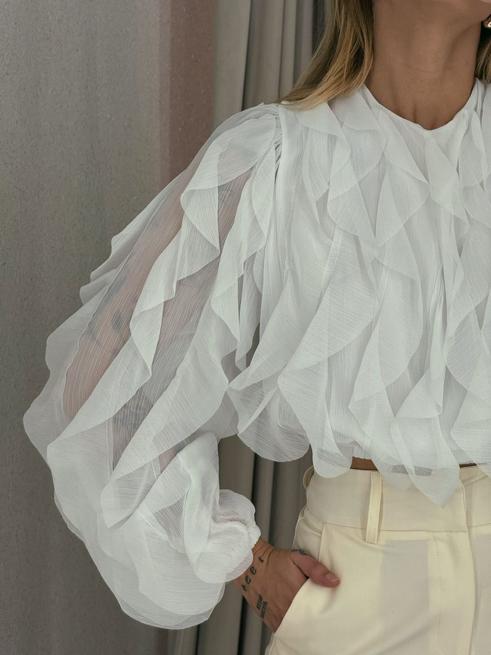 BLUSA FLÁVIA BABADO VERTICAL OFF