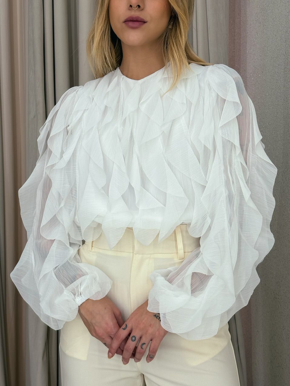 BLUSA FLÁVIA BABADO VERTICAL OFF