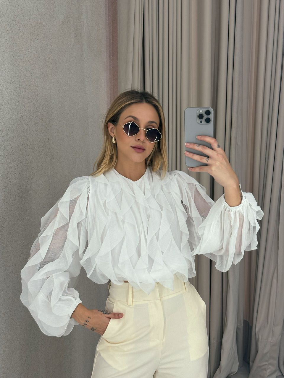 BLUSA FLÁVIA BABADO VERTICAL OFF