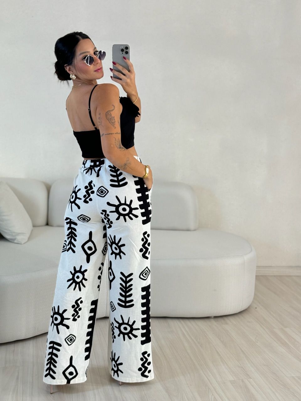 CALÇA LOLA ESTAMPADA OFF/PRETO