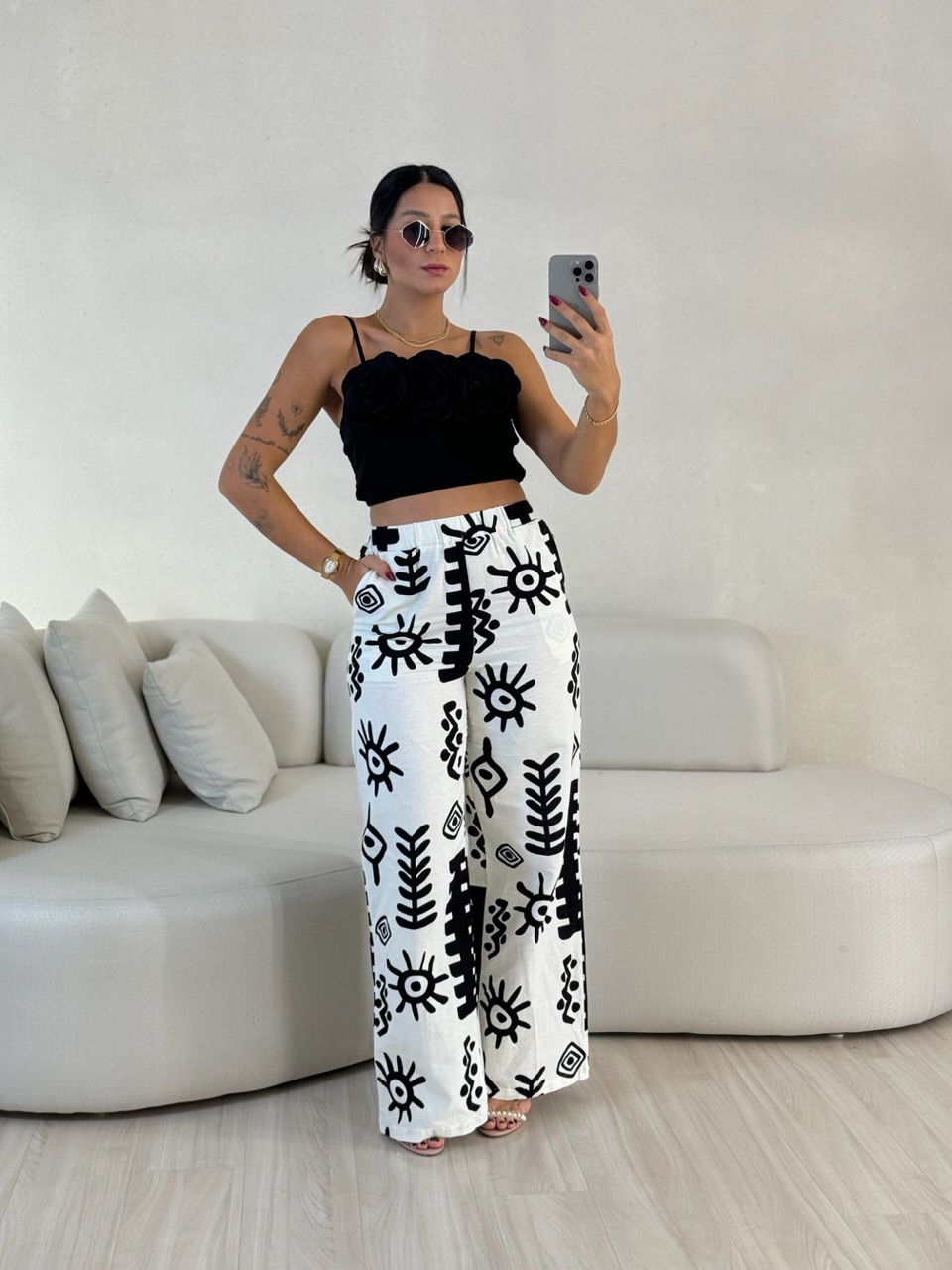 CALÇA LOLA ESTAMPADA OFF/PRETO