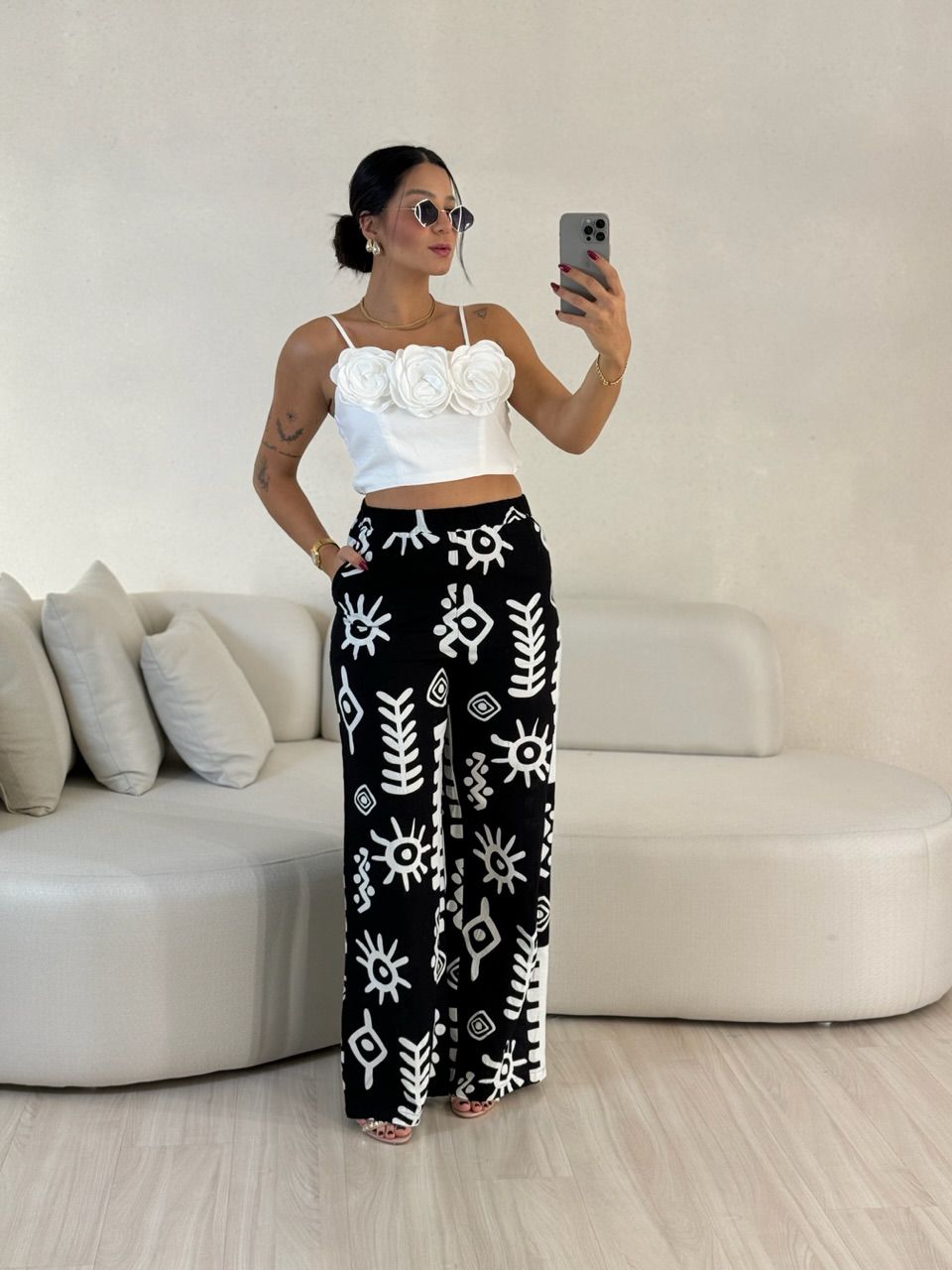 CROPPED MEL FLORES OFF