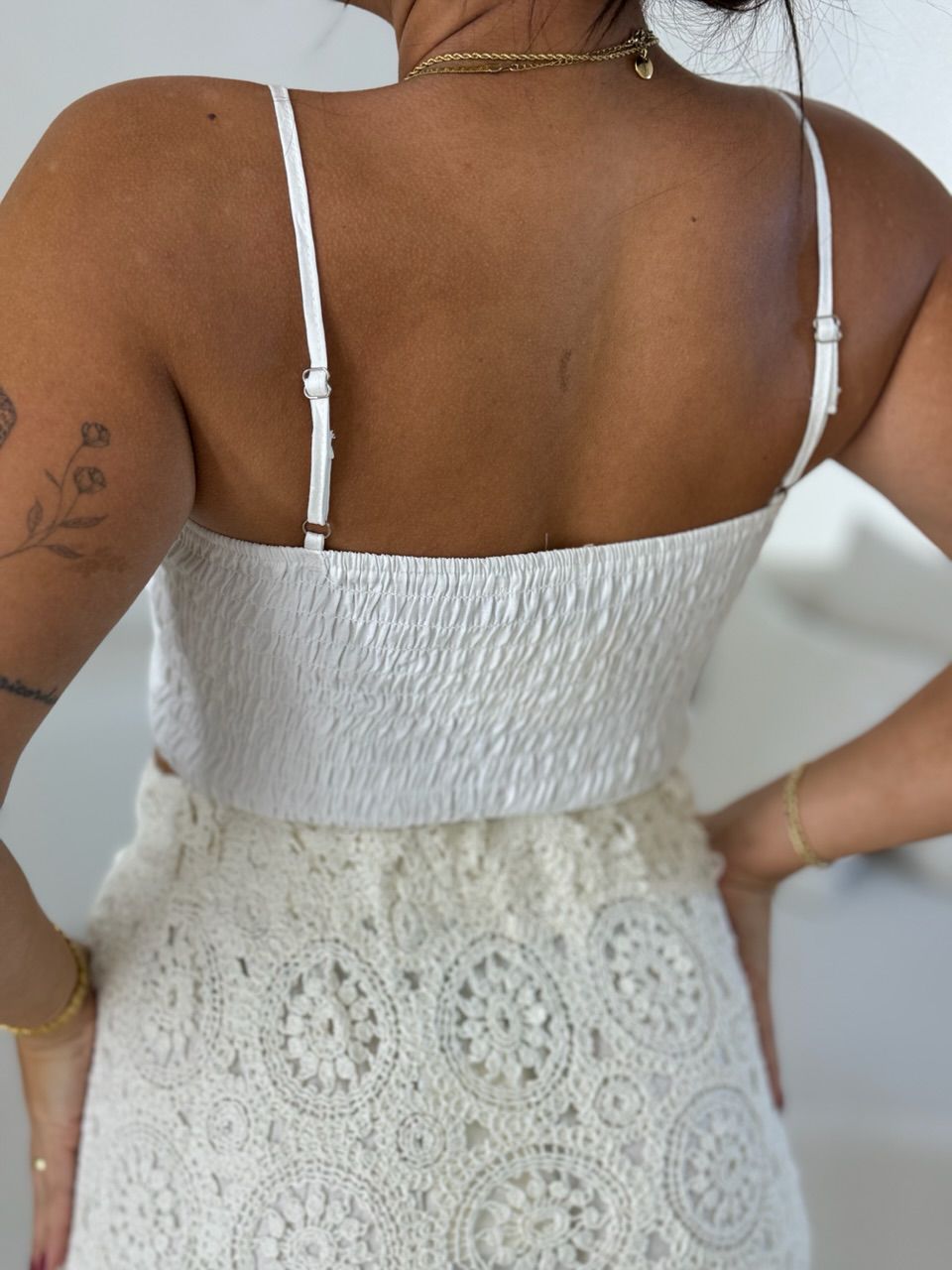 CROPPED MEL FLORES OFF