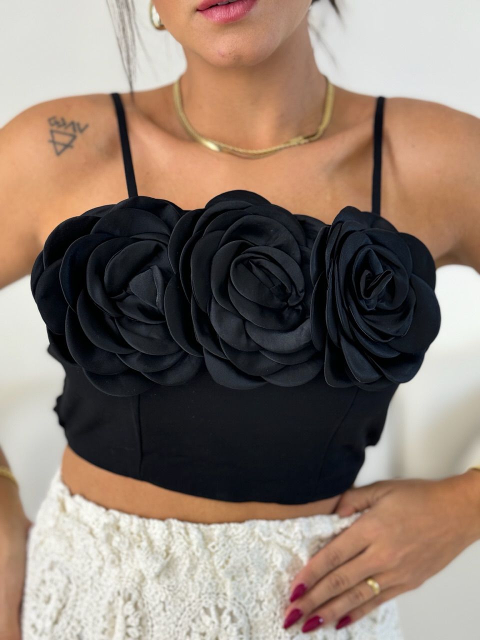 CROPPED MEL FLORES PRETO - 0056180032 - CAROLLA FERRARO