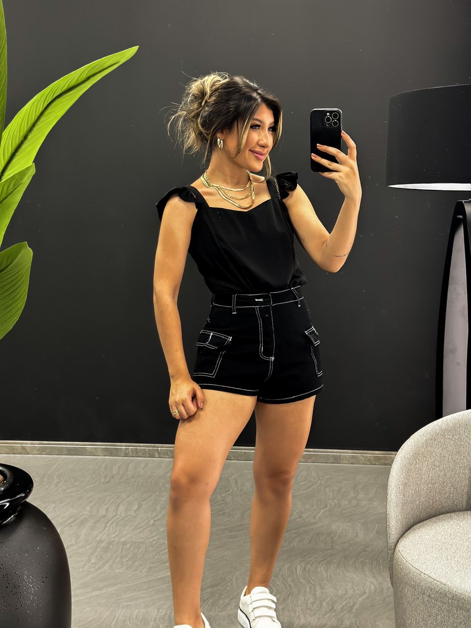 BLUSA FABIANA BABADO PRETA - 0045140033 - CAROLLA FERRARO