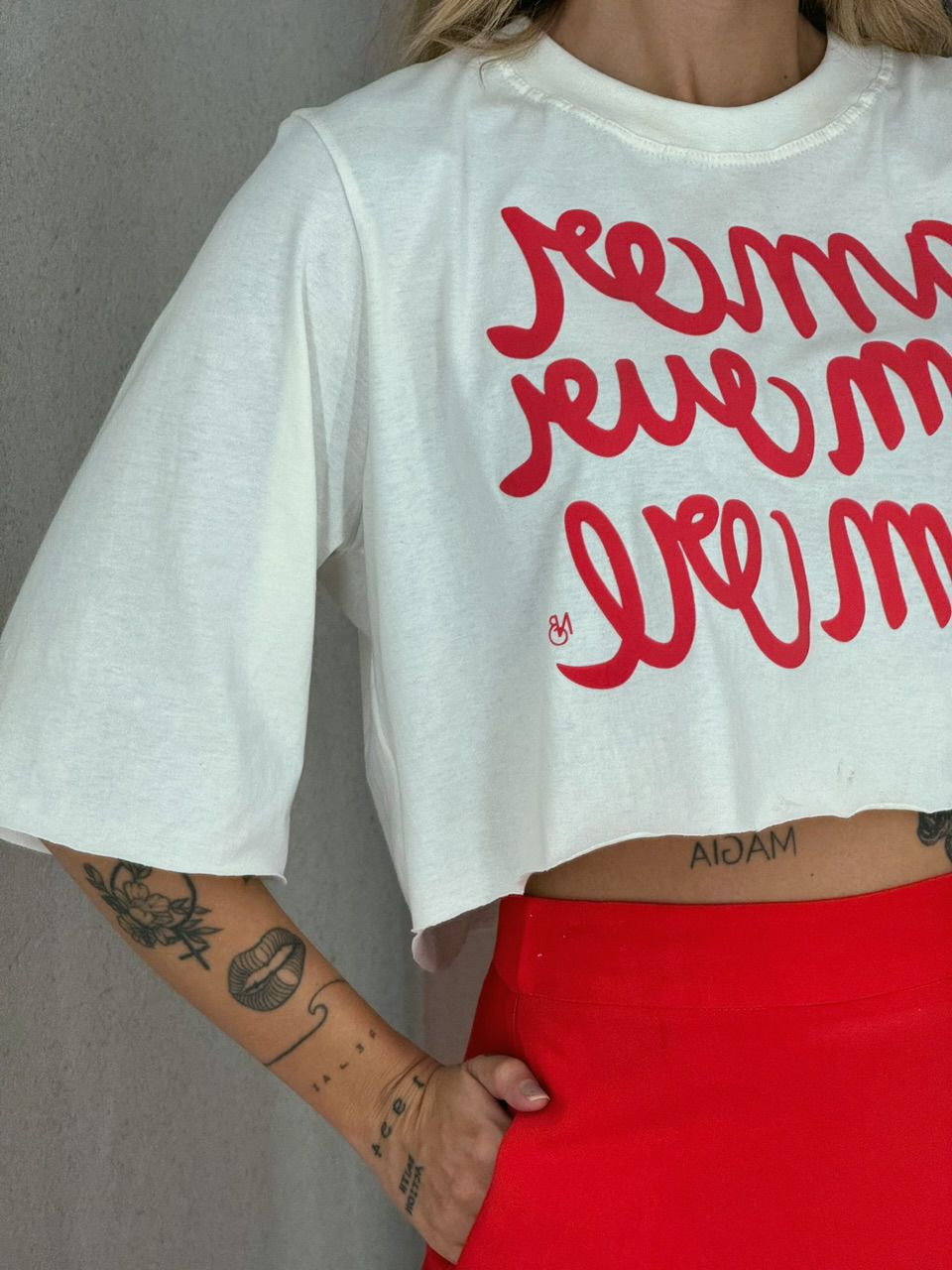 CROPPED AMOR AM off