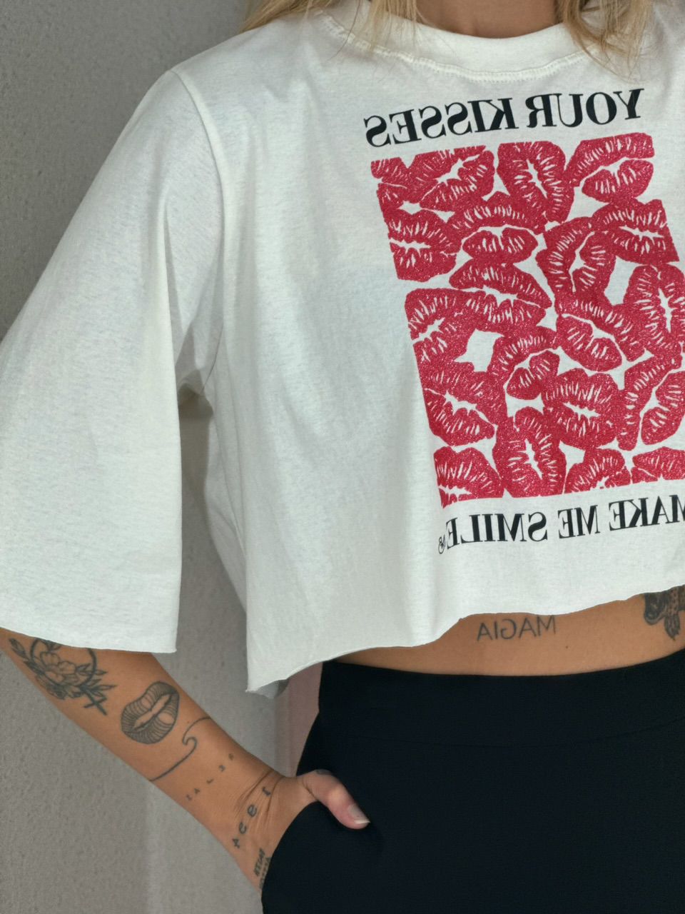 CROPPED YOUR KISSES OFF/VERMELHO