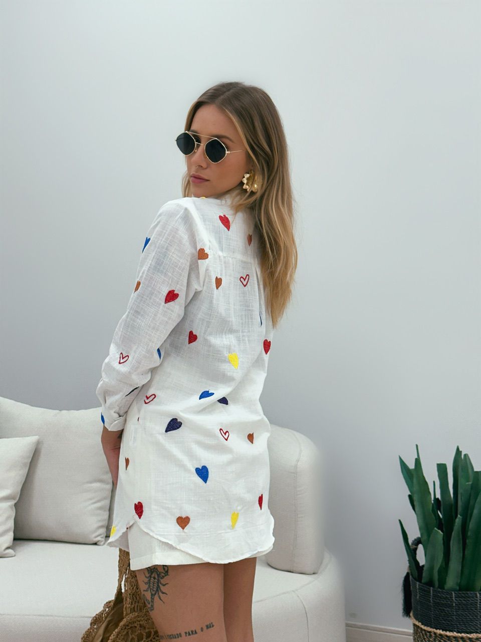 CAMISA CAMILA CORAÇÕES OFF
