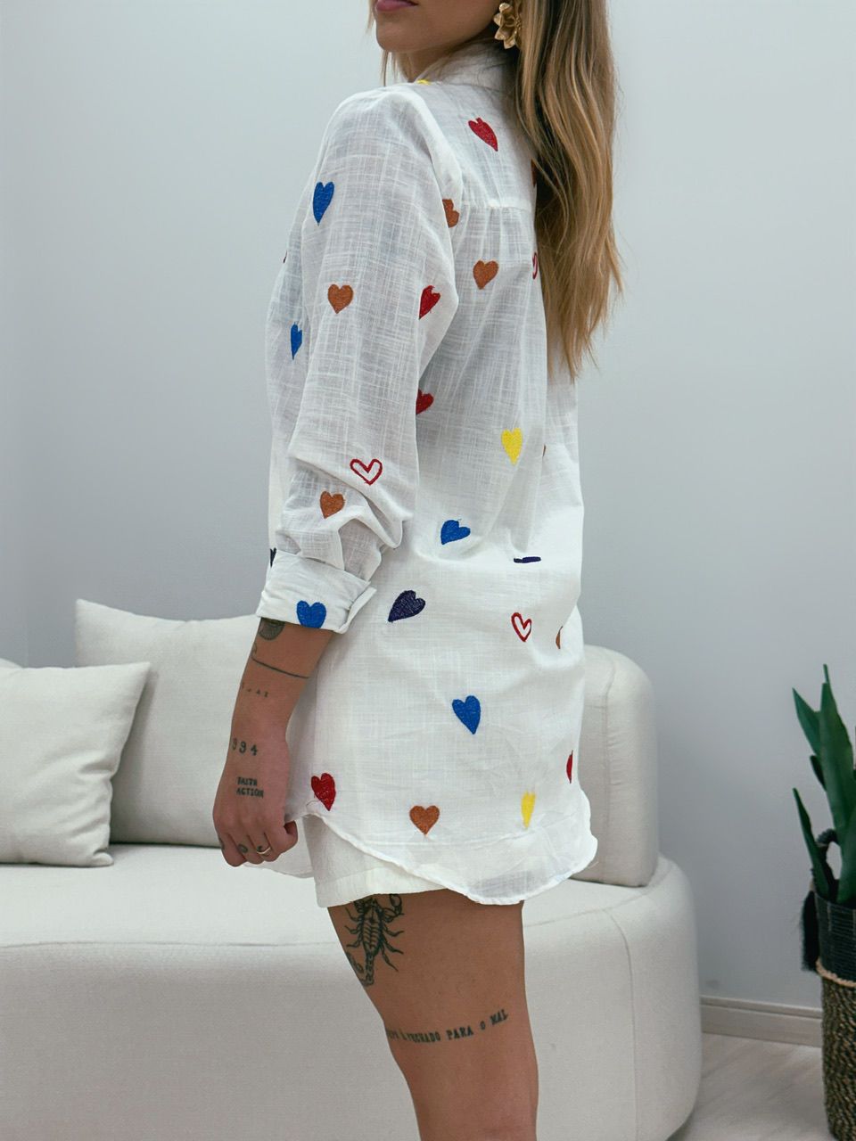 CAMISA CAMILA CORAÇÕES OFF