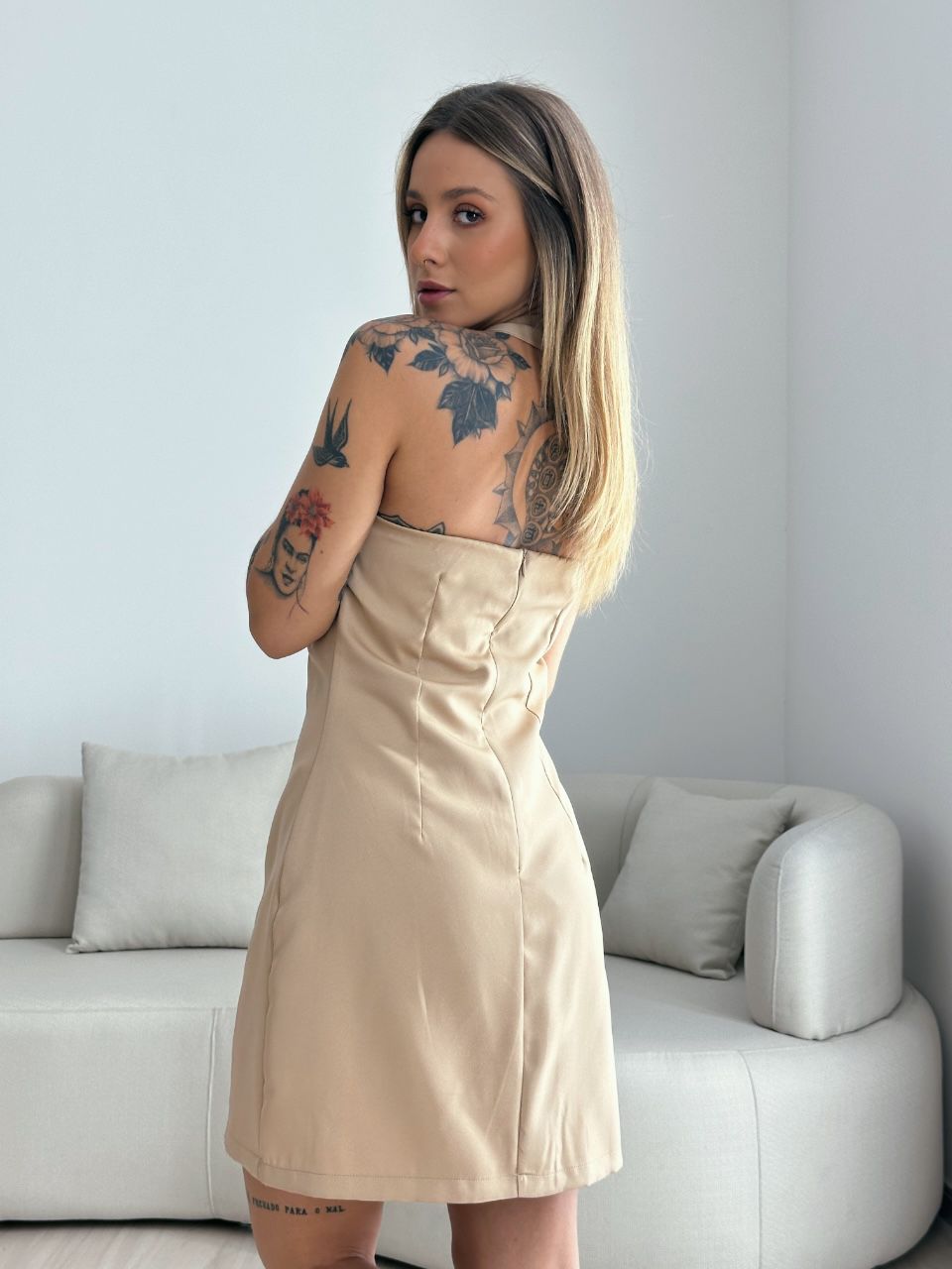VESTIDO FRENTE ÚNICA CURTO NUDE