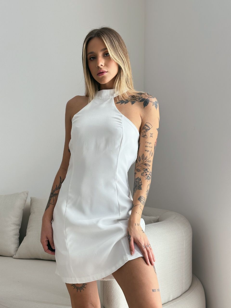 VESTIDO FRENTE ÚNICA CURTO OFF