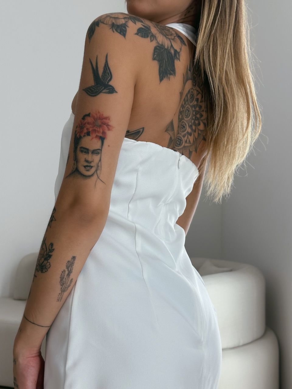 VESTIDO FRENTE ÚNICA CURTO OFF