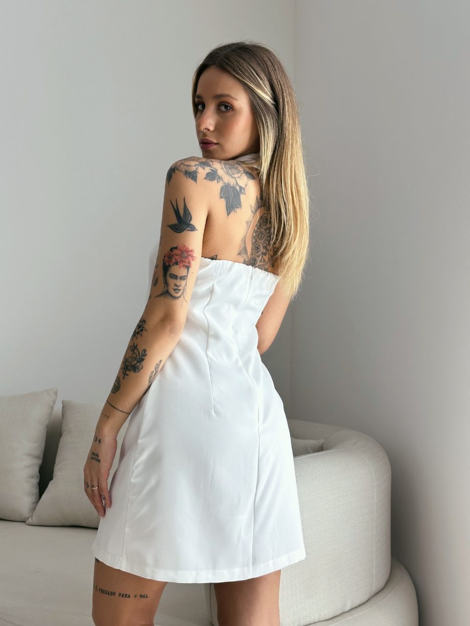 VESTIDO FRENTE ÚNICA CURTO OFF