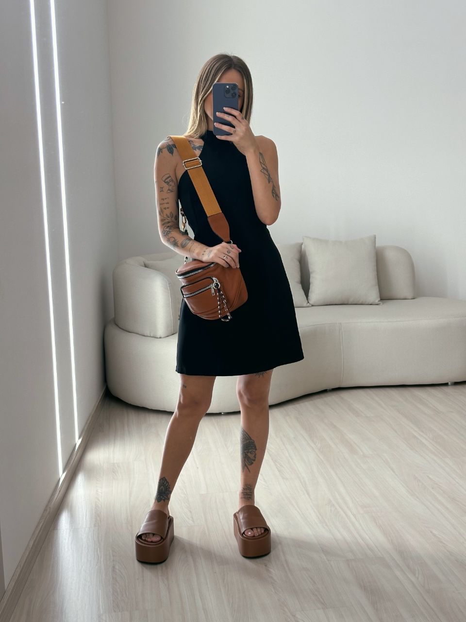 VESTIDO FRENTE ÚNICA CURTO PRETO