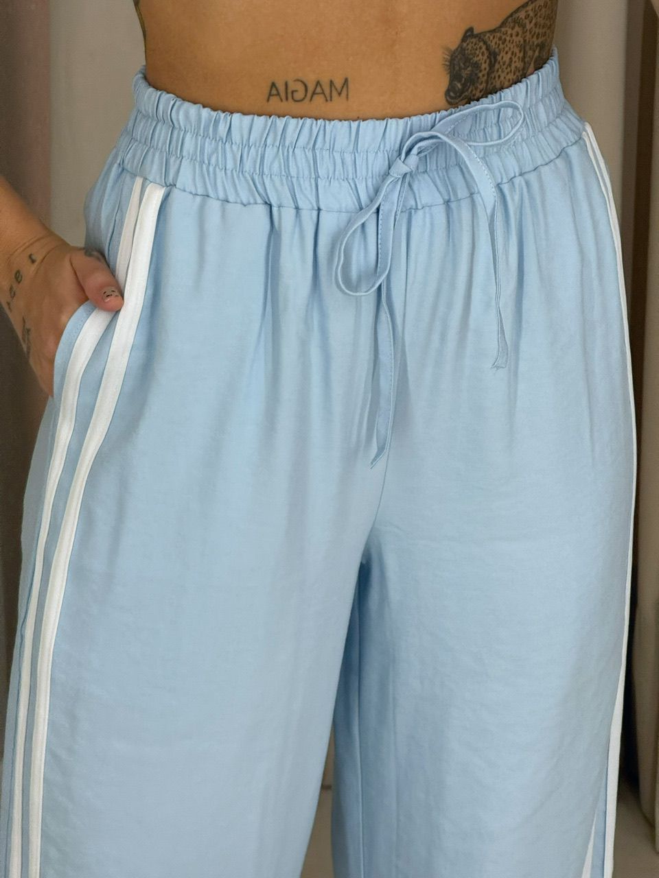 CALÇA ANA LAURA LISTRAS BABY BLUE
