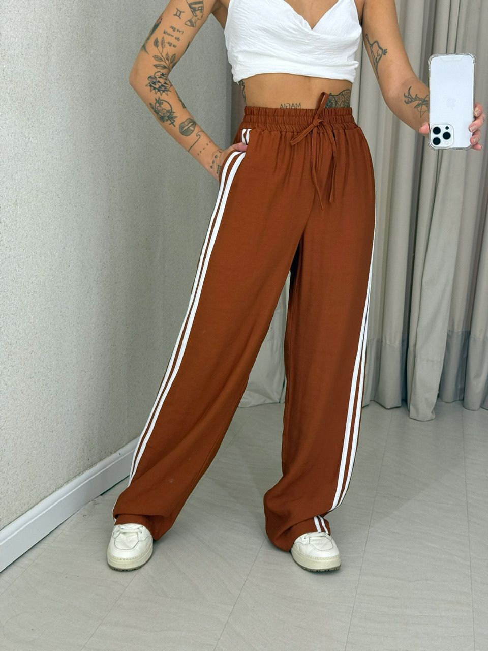 CALÇA ANA LAURA LISTRAS TERRA COTA - 0061900117 - CAROLLA FERRARO