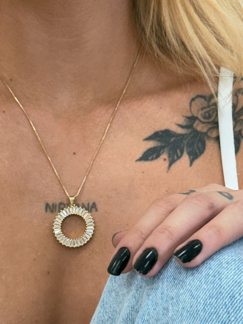 COLAR BRILHANTE BRINCO DOURADO