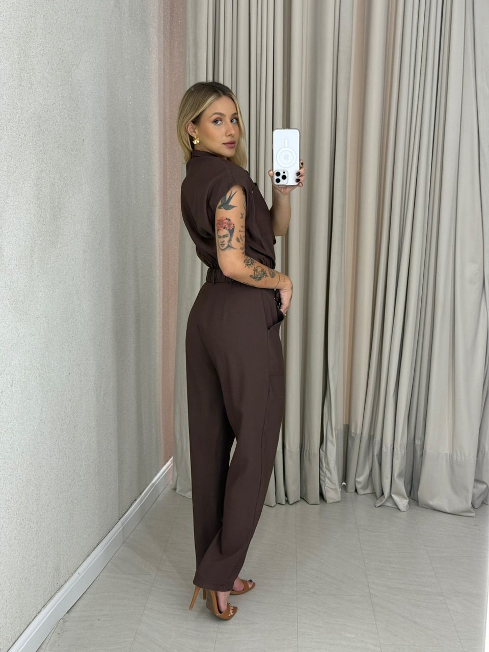 MACACÃO MICAELA CINTO Marrom