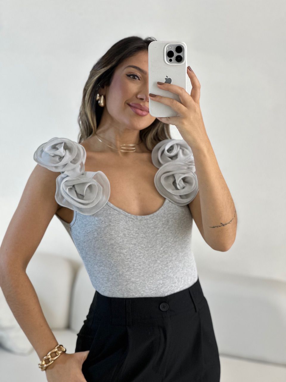 BODY DÁLIA FLOR Cinza - 0055070091 - CAROLLA FERRARO