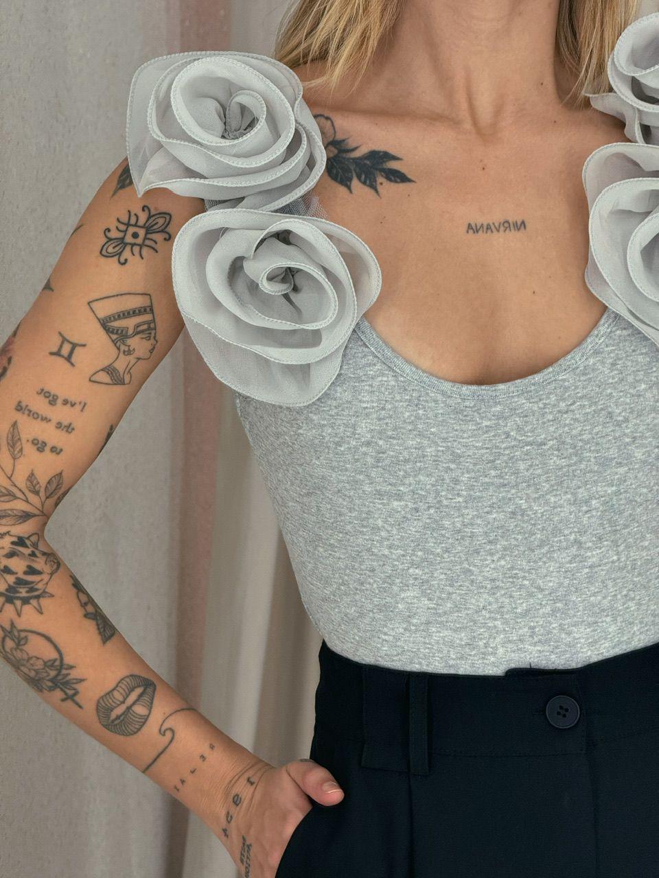 BODY DÁLIA FLOR Cinza