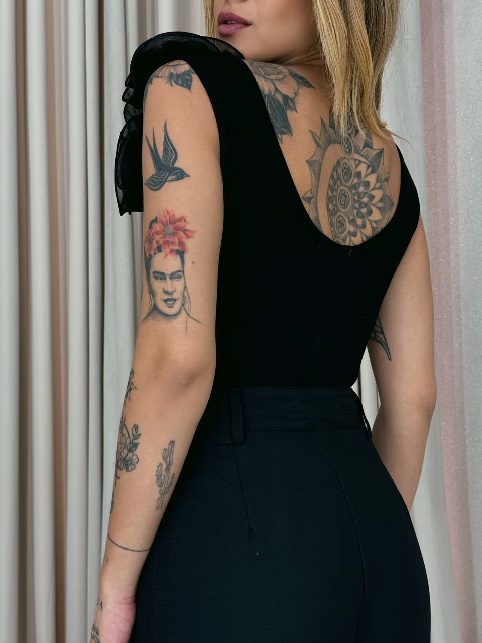 BODY DÁLIA FLOR preto