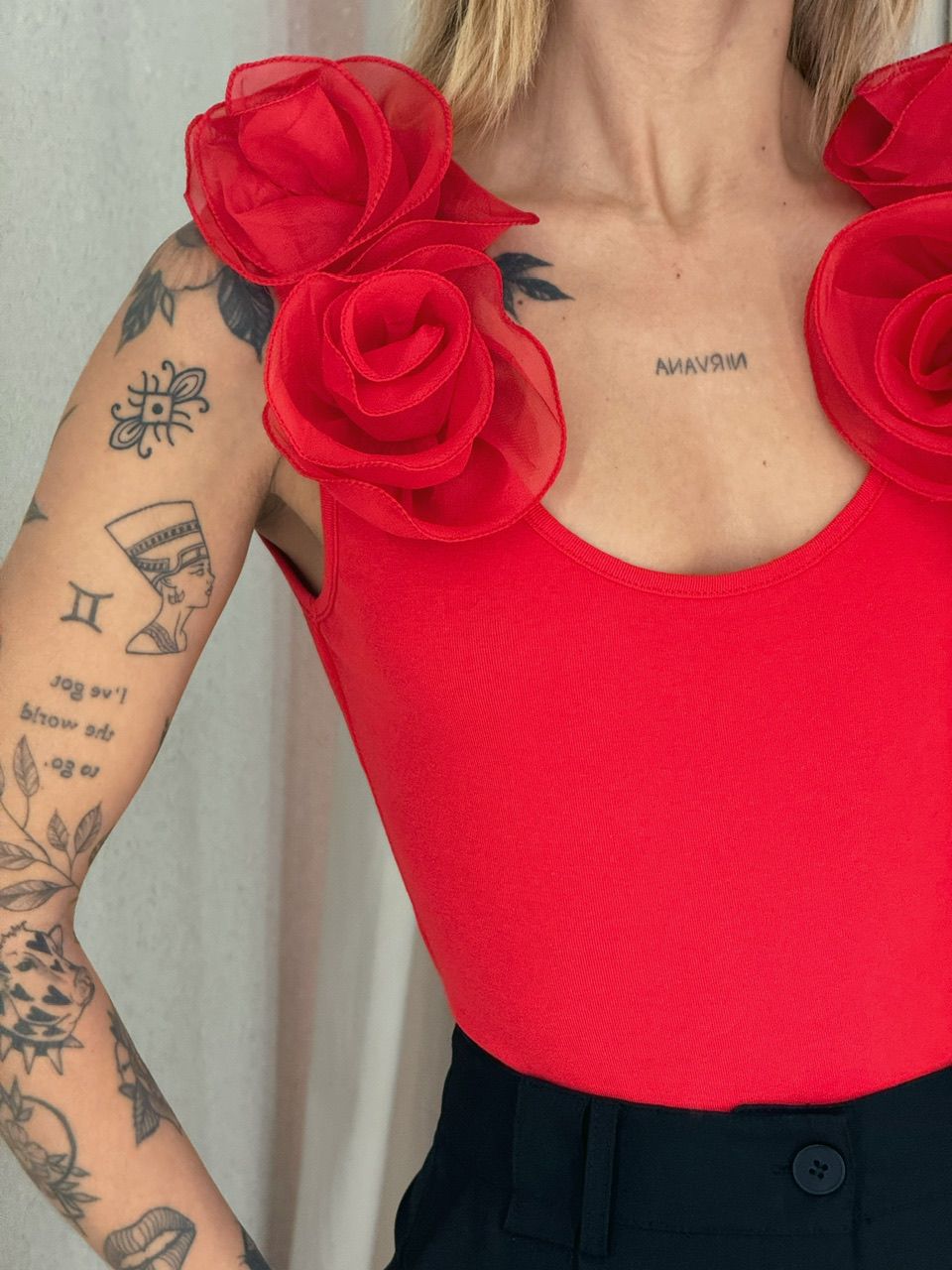 BODY DÁLIA FLOR vermelho