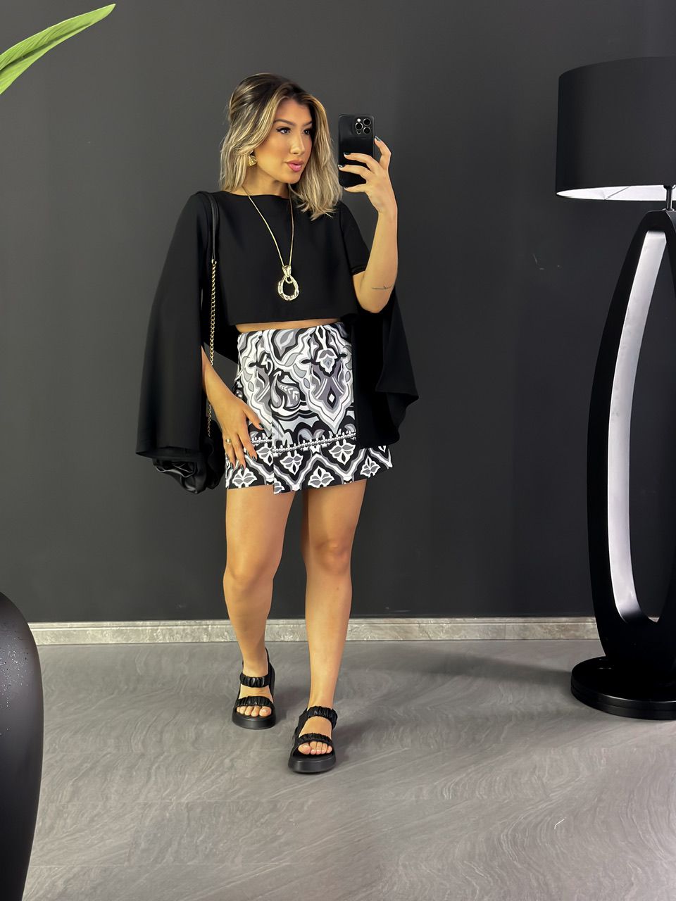 SHORT SAIA MÁRCIA ESTAMPADO PRETO