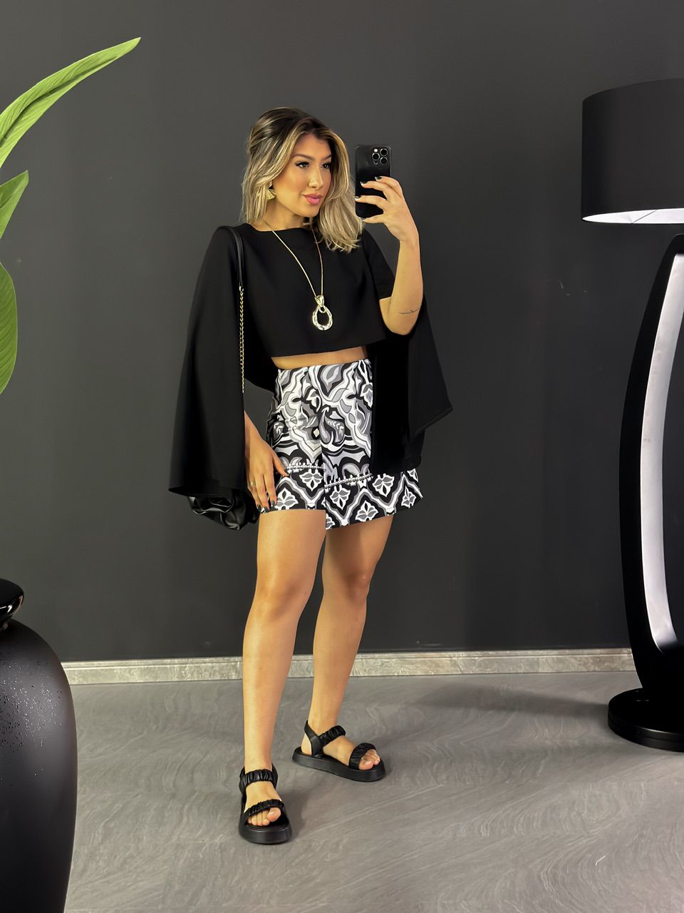 SHORT SAIA MÁRCIA ESTAMPADO PRETO