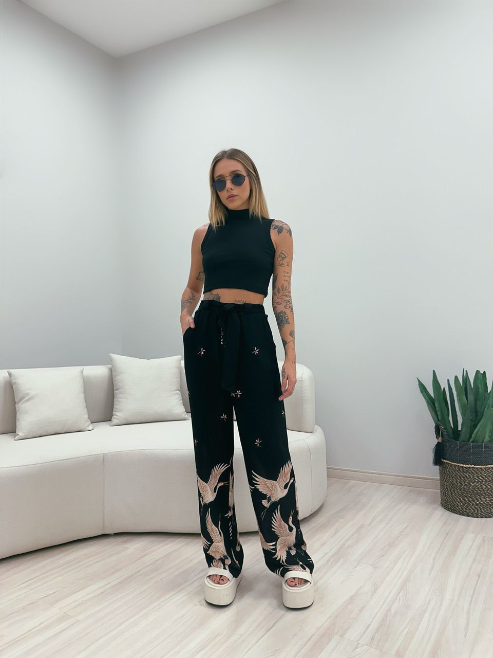 CALÇA HANA ESTAMPADA PRETA - 0048470033 - CAROLLA FERRARO