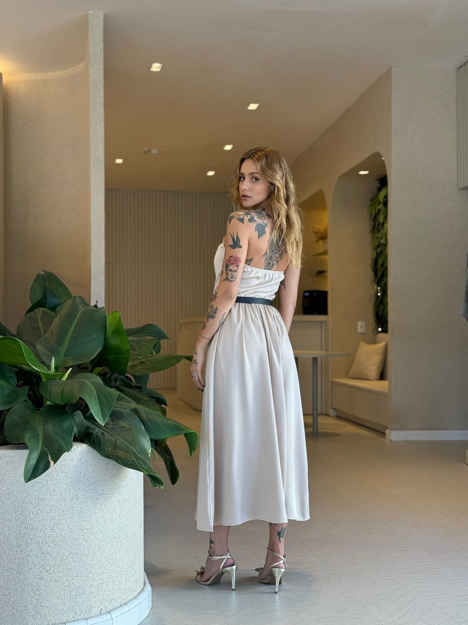 VESTIDO SERENA EVASÊ NUDE